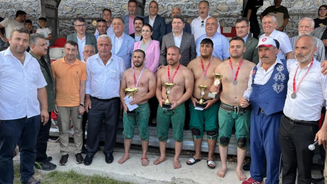 Adalet Bakanı Tunç, Yanaz Köyü Güreşleri'ne katıldı