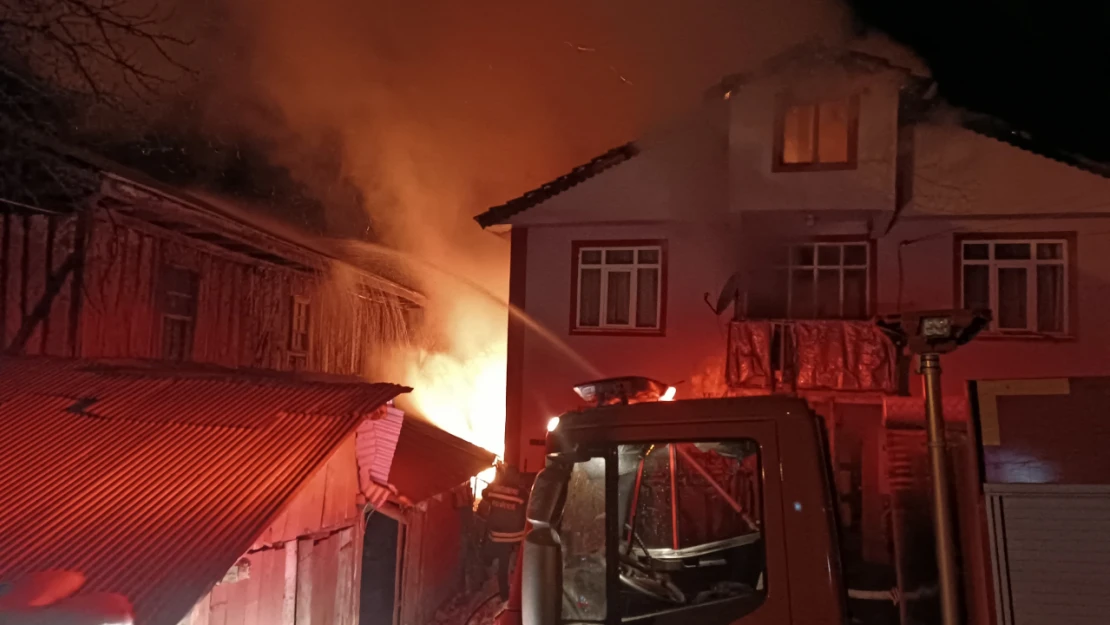 Ağlı'da Alevler Garajı Küle Çevirdi!