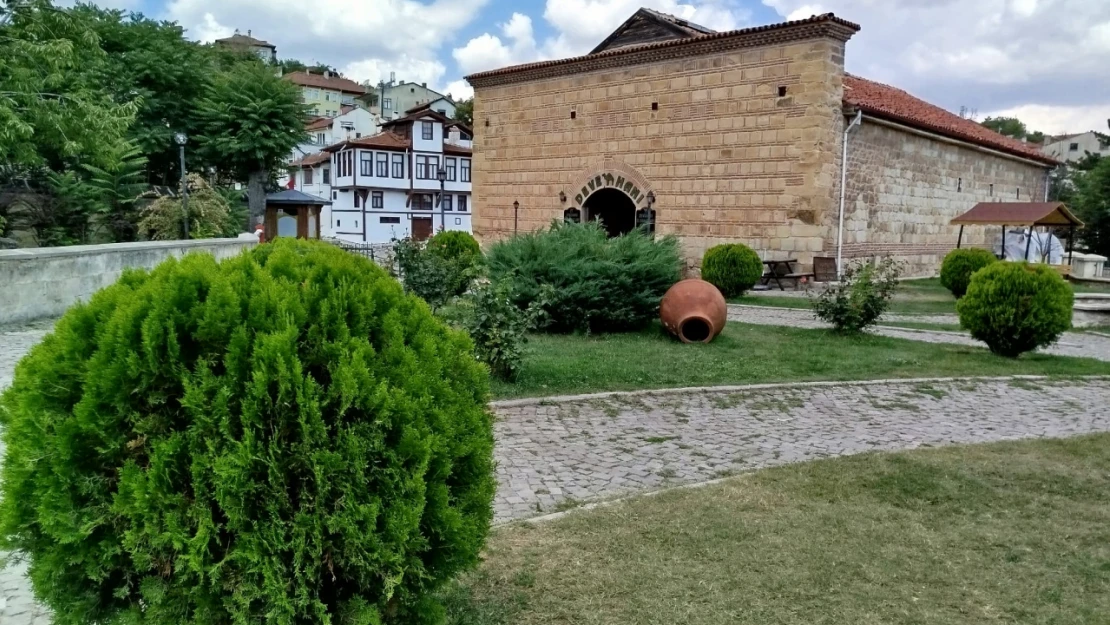 Ahmet Şenoğlu: 'Makineleşmeyle El Sanatları Ve Dokuma Ürünleri Azaldı'