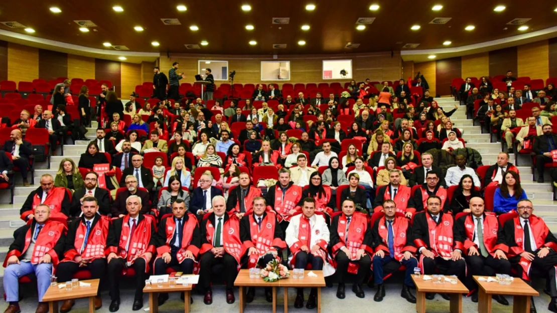 Akademik Cübbe Giyme Töreni Gerçekleştirildi