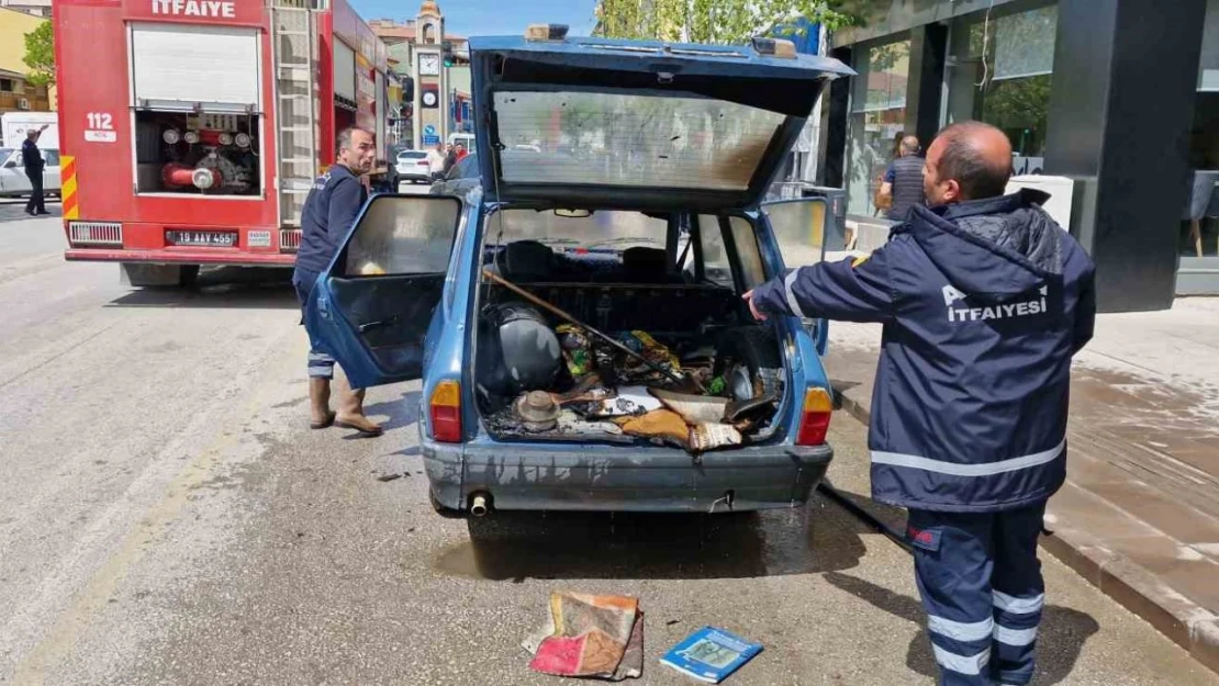 Park Halindeki Otomobil Yandı