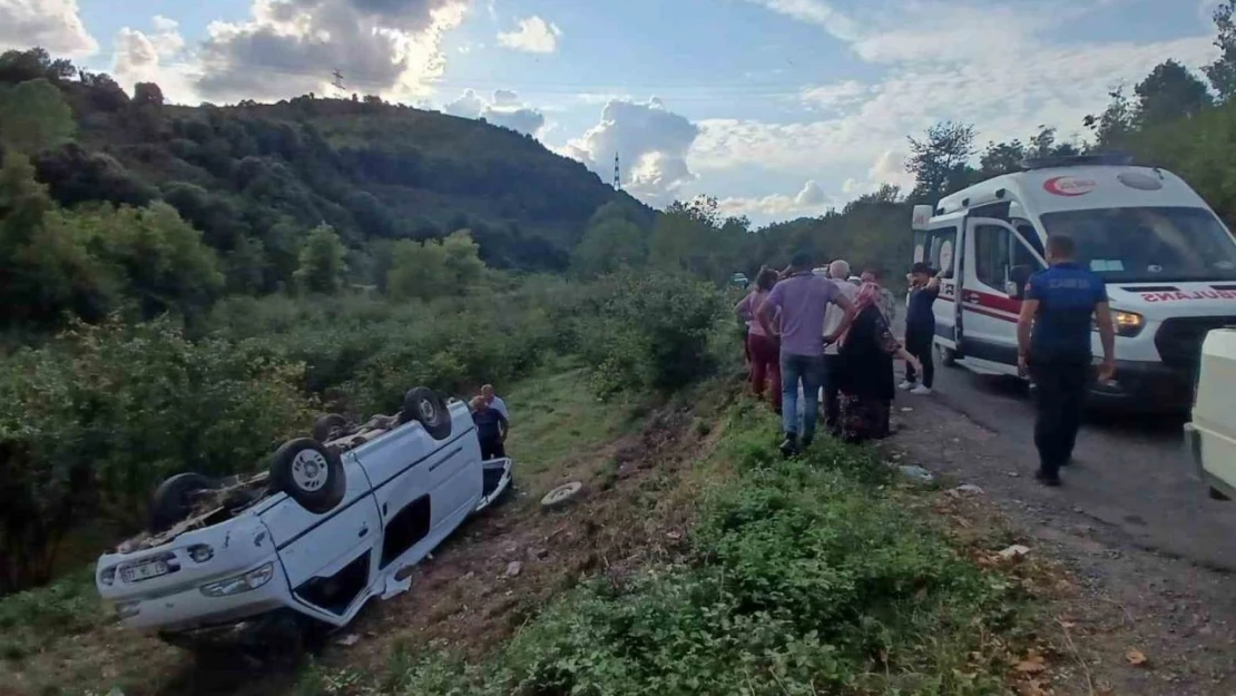 Hafif Ticari Araç Takla Attı! 2 Yaralı