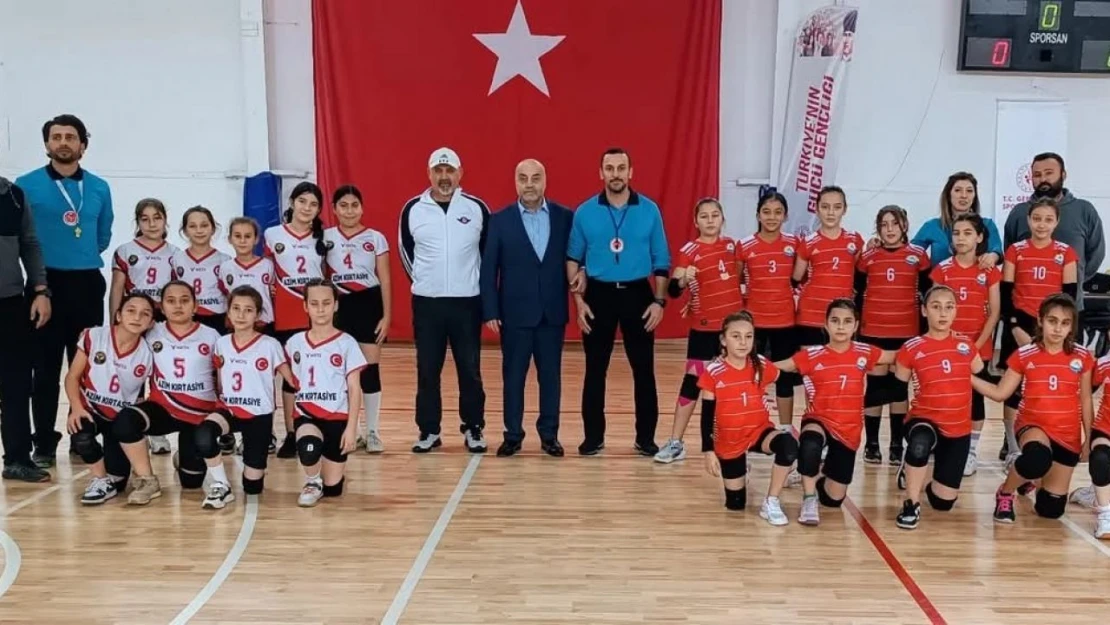 Alaplı Merkez Ortaokulu Voleybol Takımı Zonguldak Şampiyonası'nda