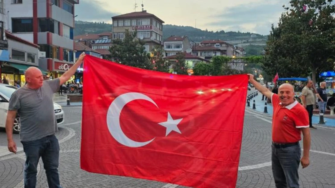 Alman Taraftardan Bozkurt İşareti