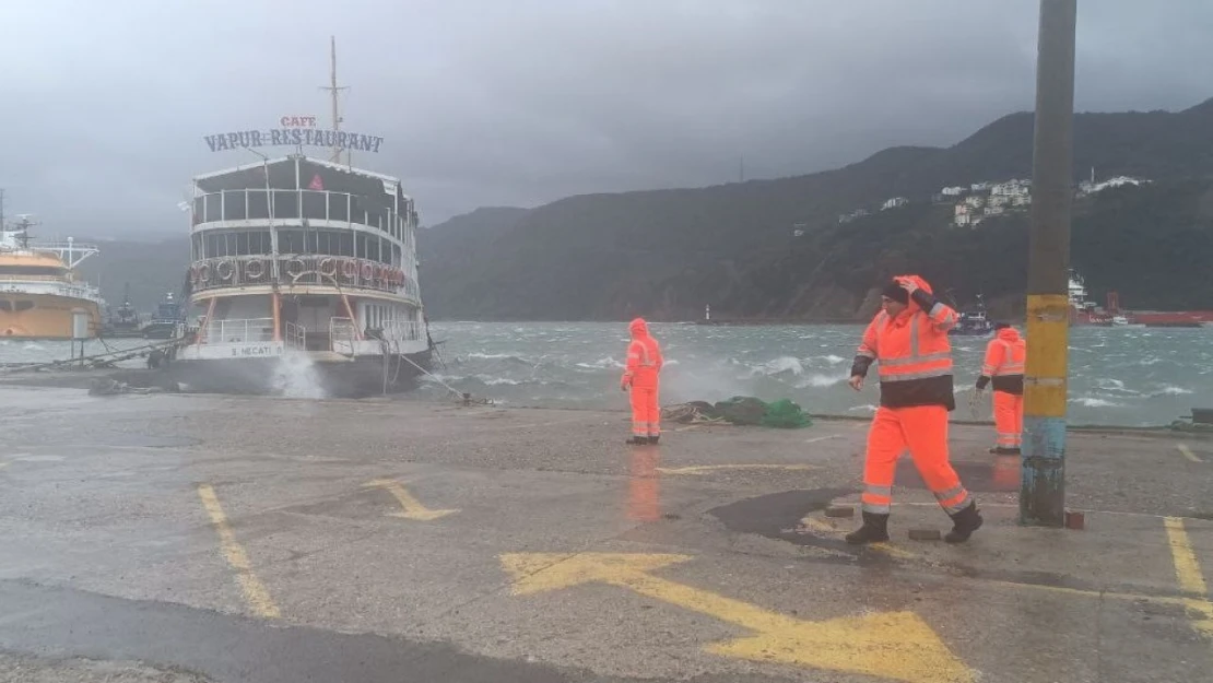 Fırtına Amasra'yı Birbirine Kattı: Batan Tekneler, Kopan Halatlar!