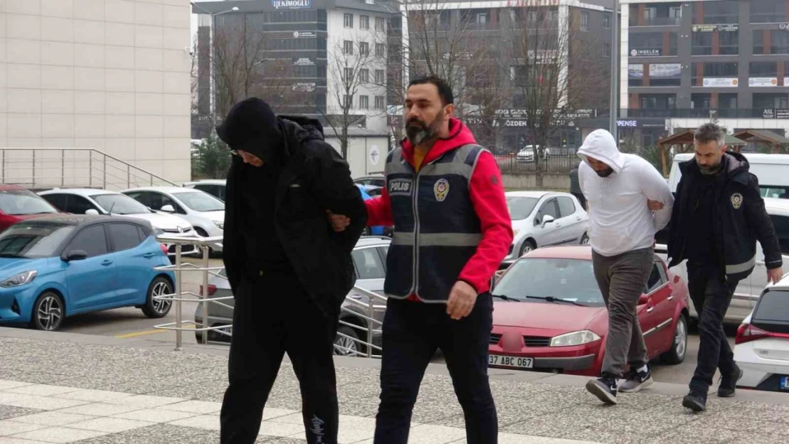 35 Bin Liralık Işıklandırma Malzemesi Çaldılar