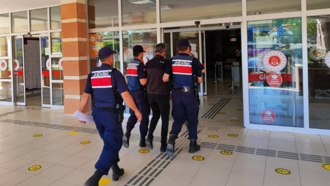 Aranması olan 2 kişi yakalandı