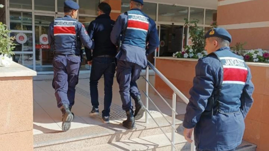Aranması olan 5 kişi yakalandı