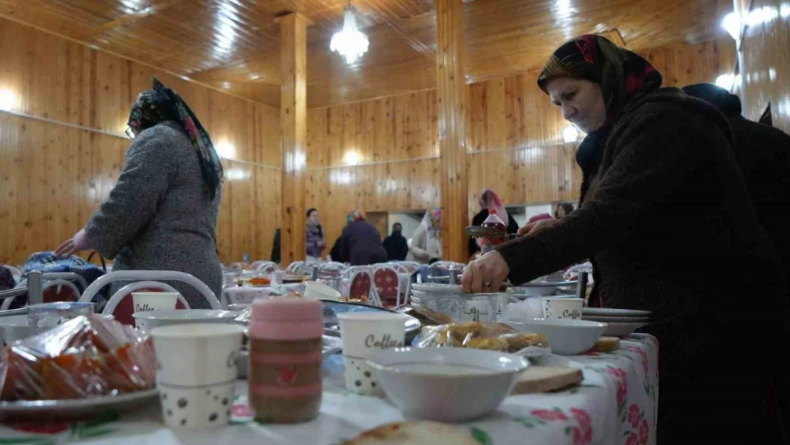 Regaip Kandil'inde Tüm Yemekler Camiye Getiriliyor