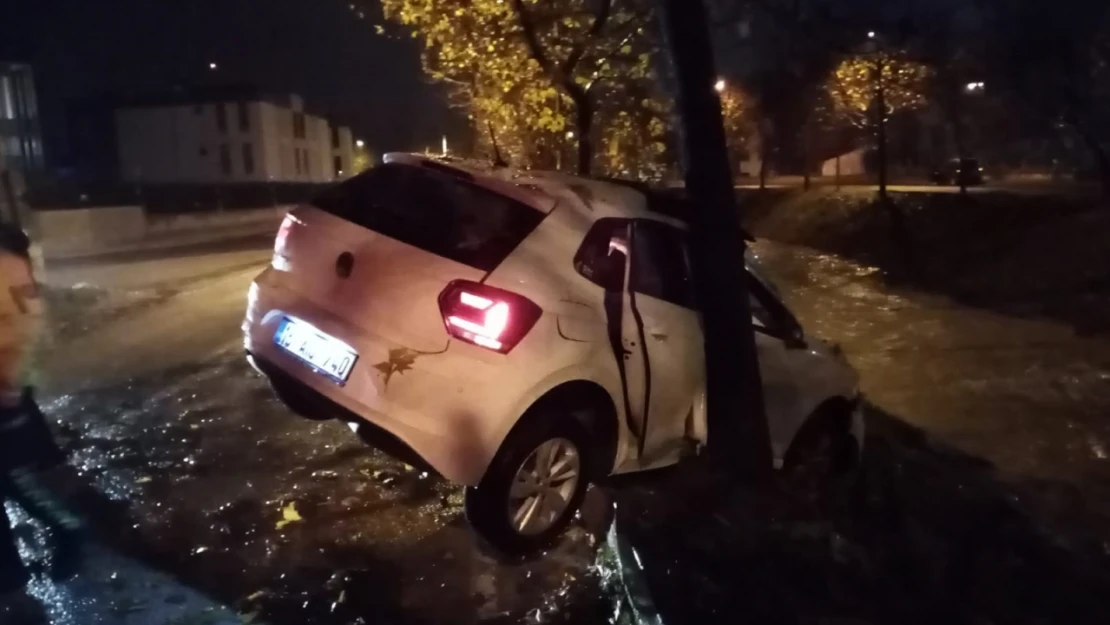 Babasından Habersiz Otomobili Kaçırdı, Sonu Hastanede Bitti