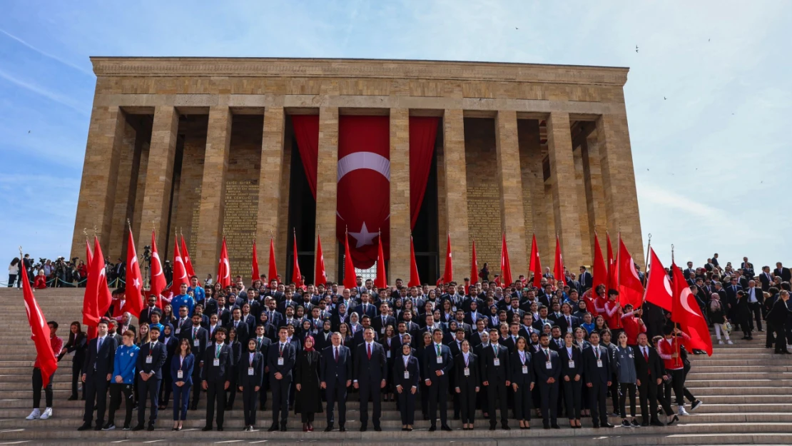 Bakan Bak, Anıtkabir'i Ziyaret Etti