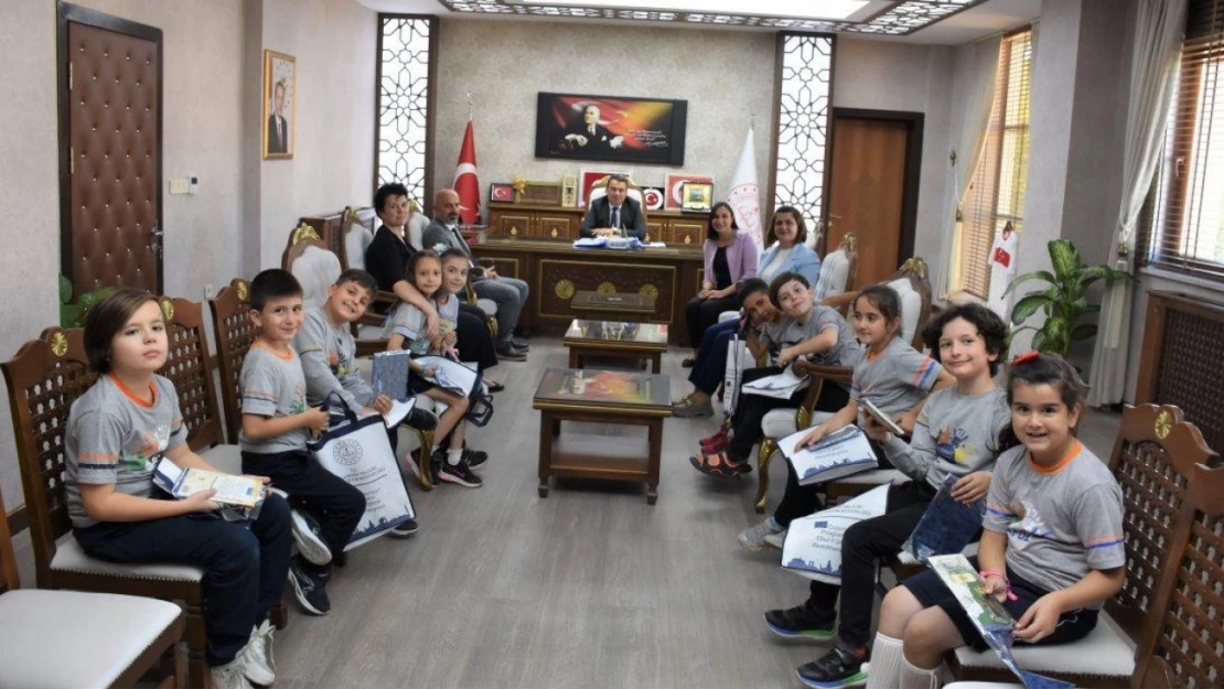 Bana Çocukluğunu Anlat Projesi sürüyor