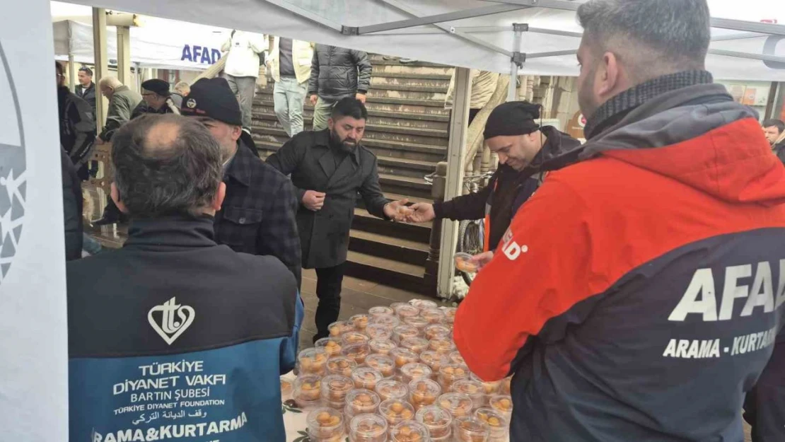 Bartın'da Depremzedeler Hayrına Lokma Dağıtıldı