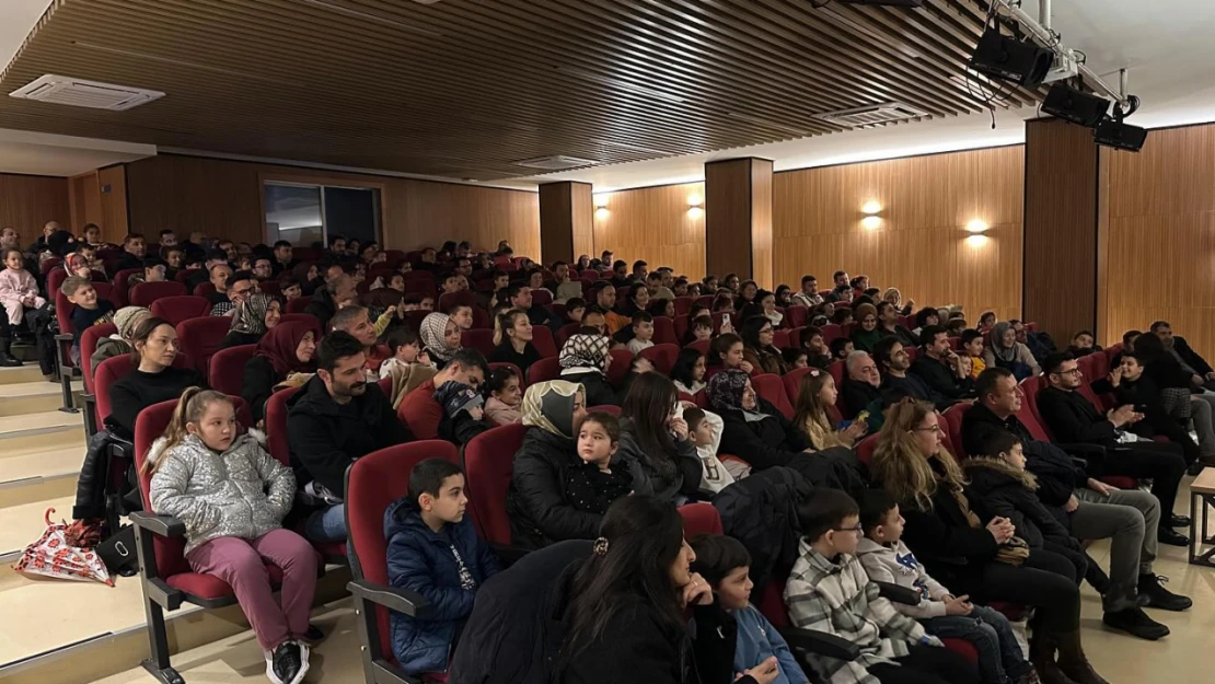 Bartın'da Karagöz Oyunu Gösterisi Büyük İlgi Gördü