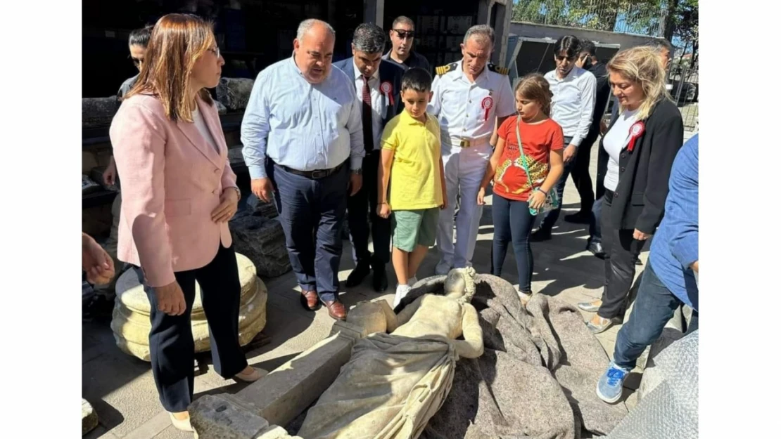 Bartın'da su perisi heyecanı