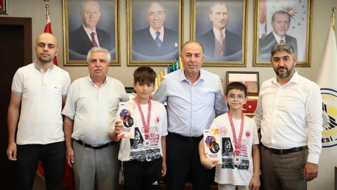 Başkan Arslan'dan Başarılı Sporculara Ödül