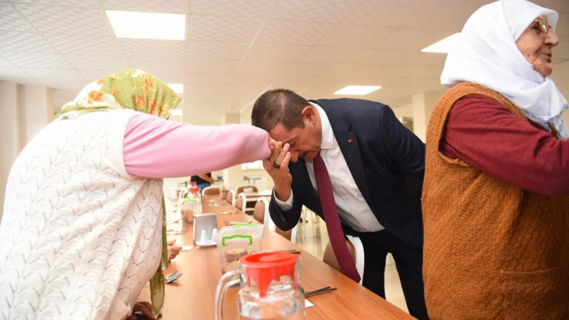 Başkan Vidinlioğlu'ndan Huzurevi'ne ziyaret
