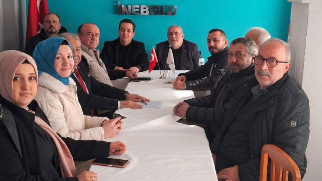 Belediye Başkanı Uzuner'den AK Parti'ye İadei Ziyaret