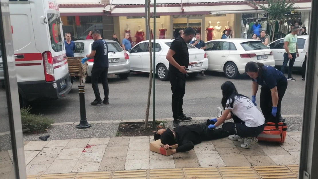 Belindeki Silah Yürürken Ateş Alınca Yere Yığıldı