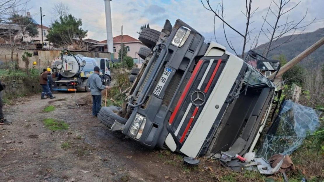 Beton Mikseri Devrildi