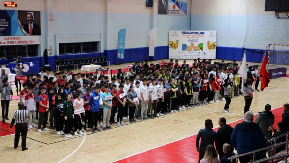 Bilek güreşinde 13 ilden 310 sporcu Kastamonu'da