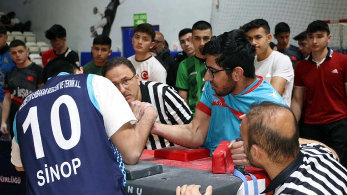 Bilek güreşinde şampiyonlar belli oldu