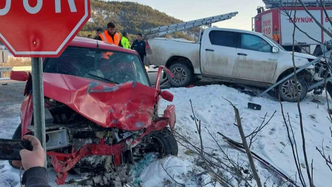 Bolu'da Cip Otomobille Çarpıştı: 4 Yaralı