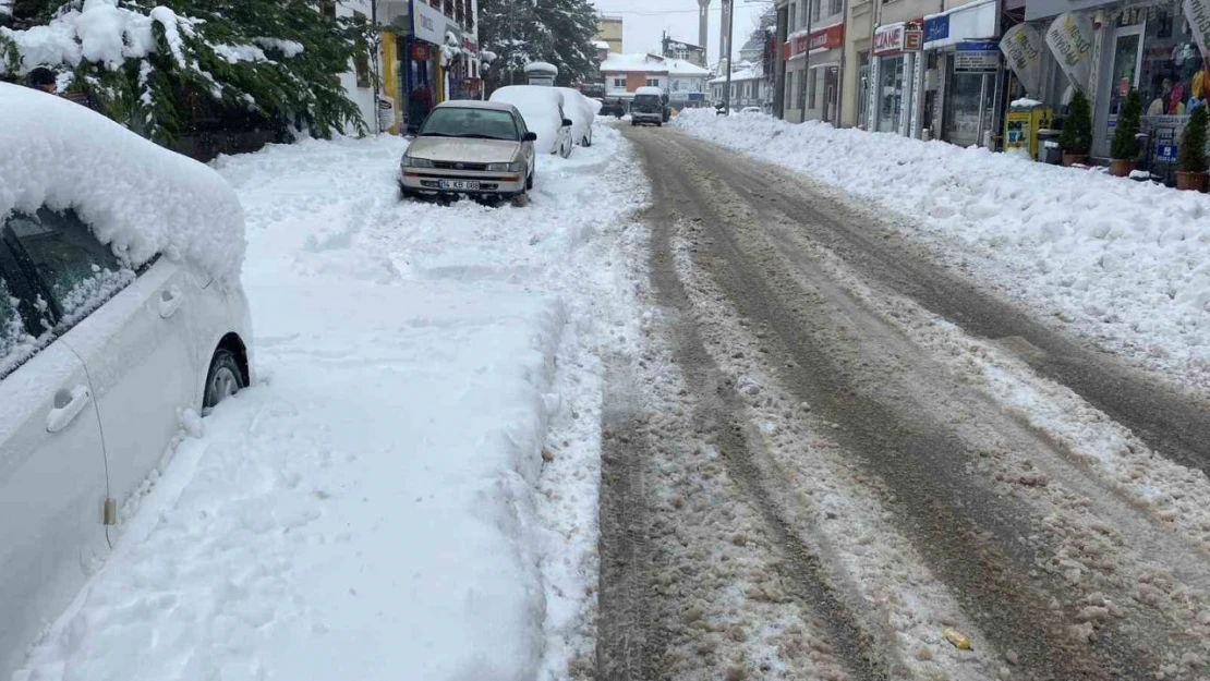 Bolu'da Kar Kalınlığı 30 Santimetreye Ulaştı!