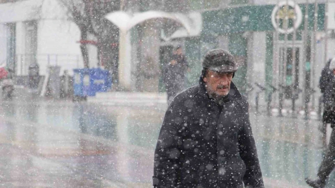 Bolu'da Kar Yağışı Aralıklarla Etkili Oluyor