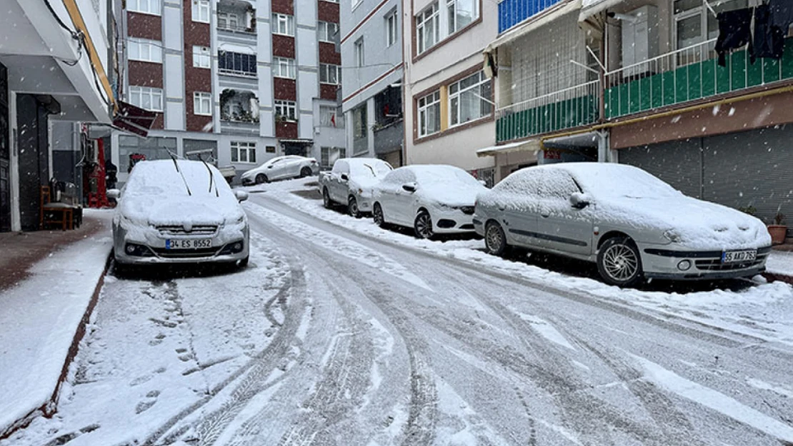 Bolu'da Kar Yağışı Etkili Oluyor