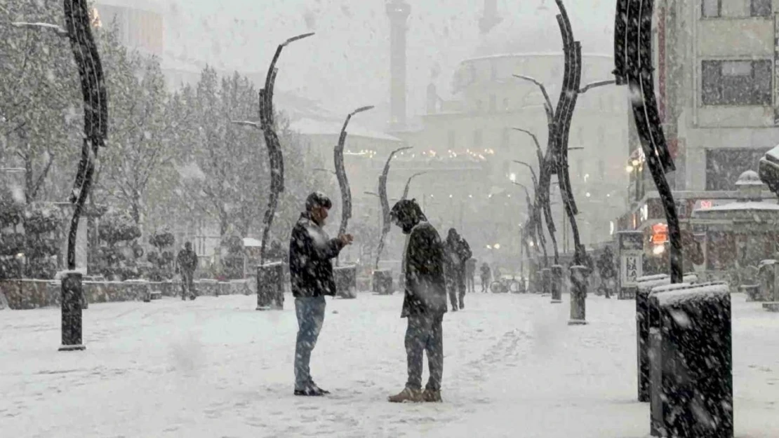 Bolu'da Lapa Lapa Kar Yağışı Etkili Oluyor