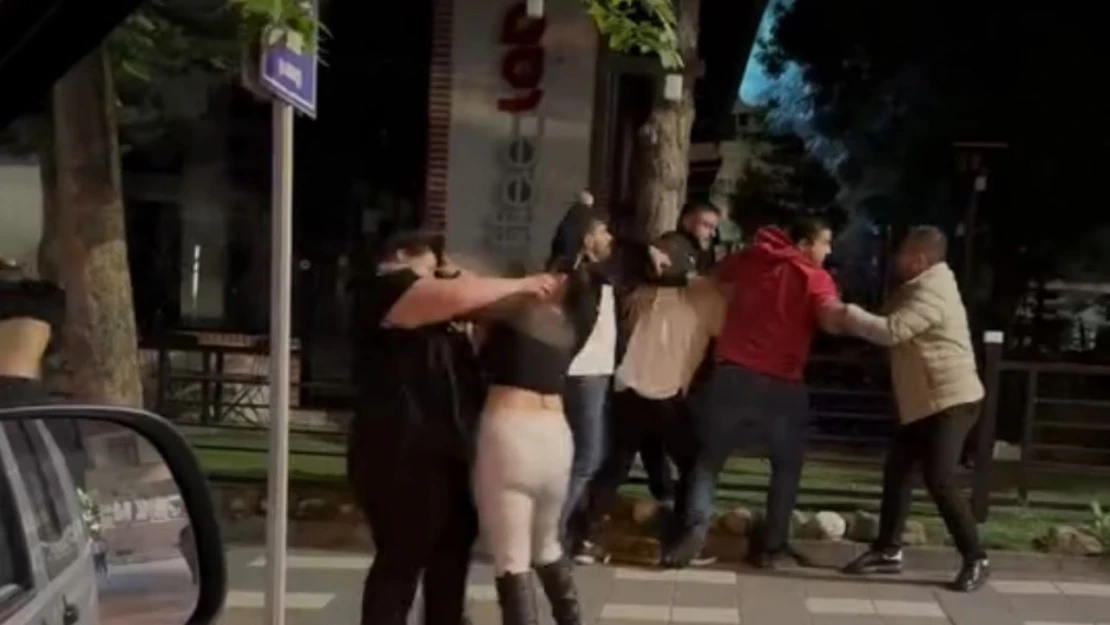 Bolu'da Sokak Ortasında Kavga