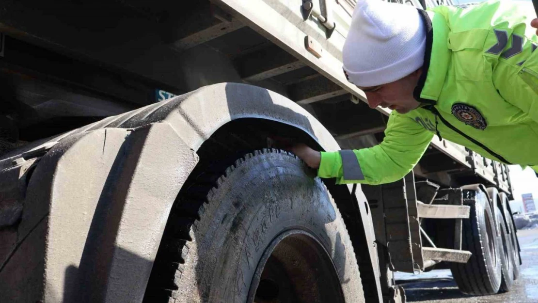 Bolu Dağı Geçişinde Kış Lastiği Denetimi