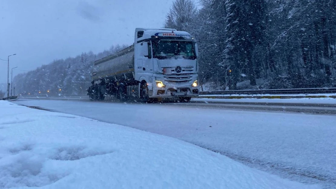 Bolu Dağı'nda Kar Etkili Oluyor