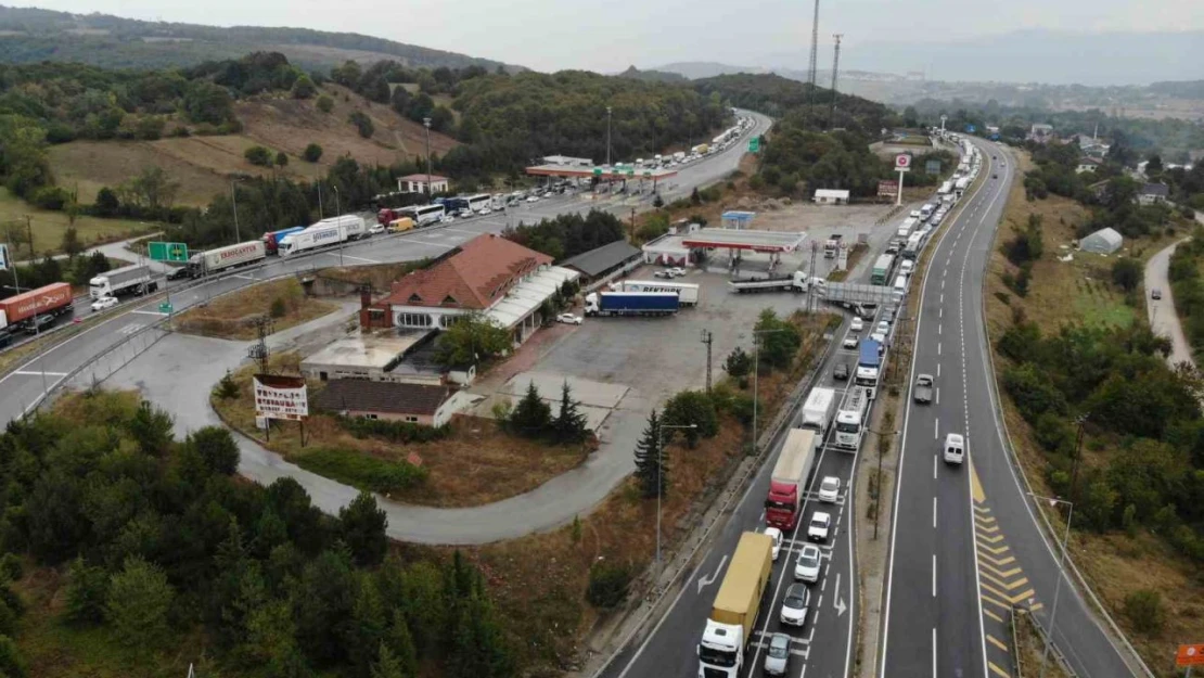 Bolu Dağı'nda Kilometrelerce Araç Kuyruğu Oluştu