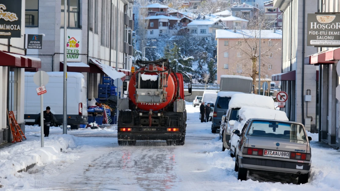 Bozkurt'ta Buzlanma Deniz Suyu İİe Önleniyor