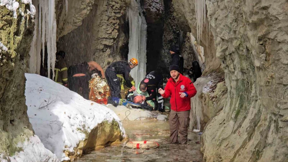 30 Metreden Kanyona Uçtu