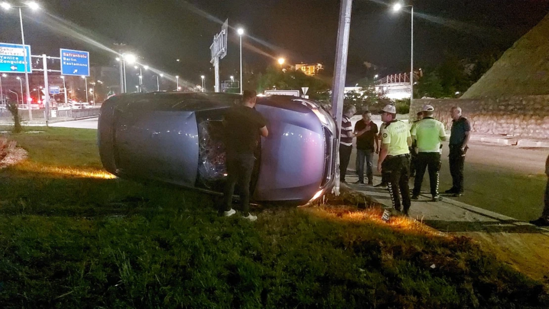 Çalıntı otomobille kaza yaptı