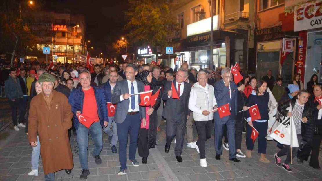 Çaycuma'da Cumhuriyet Coşkusu Fener Alayı İle Sürdü