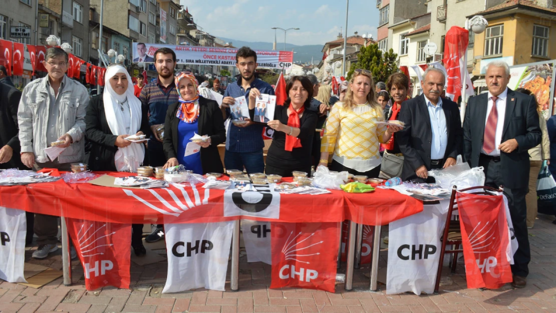 Çelebioğlu Tosya'da 3 bin kişiye aşure dağıttı