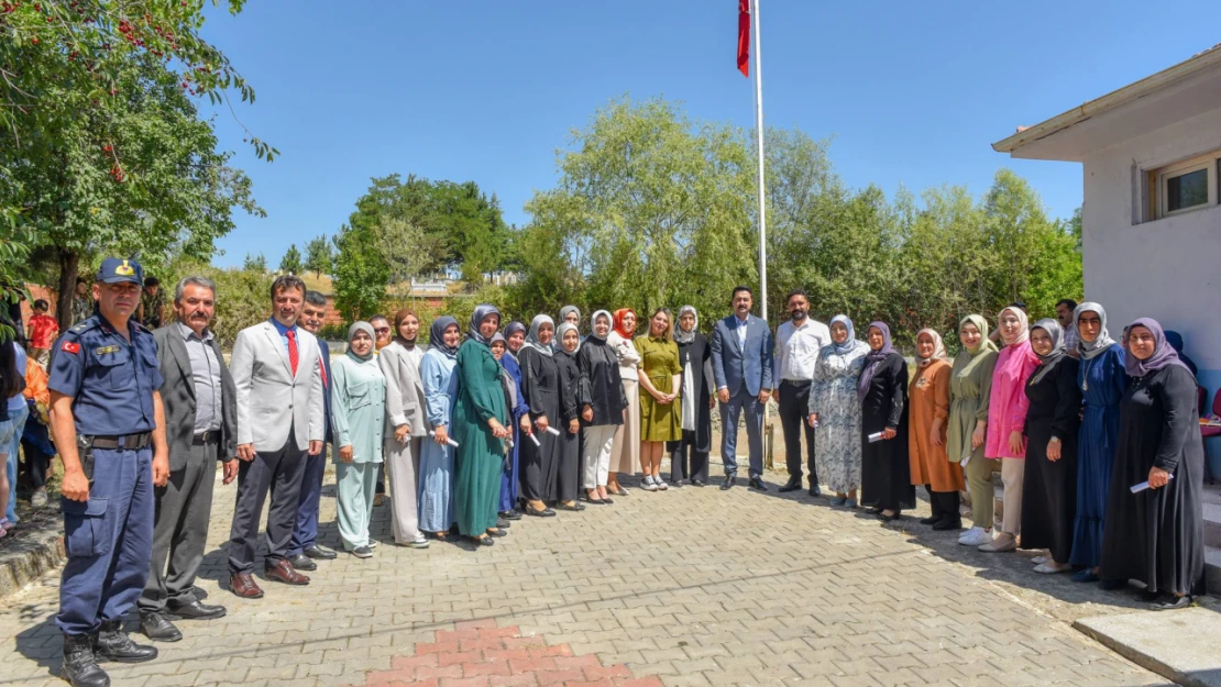 Çetmi Köy Yaşam Merkezi'nde Yıl Sonu Sergisi