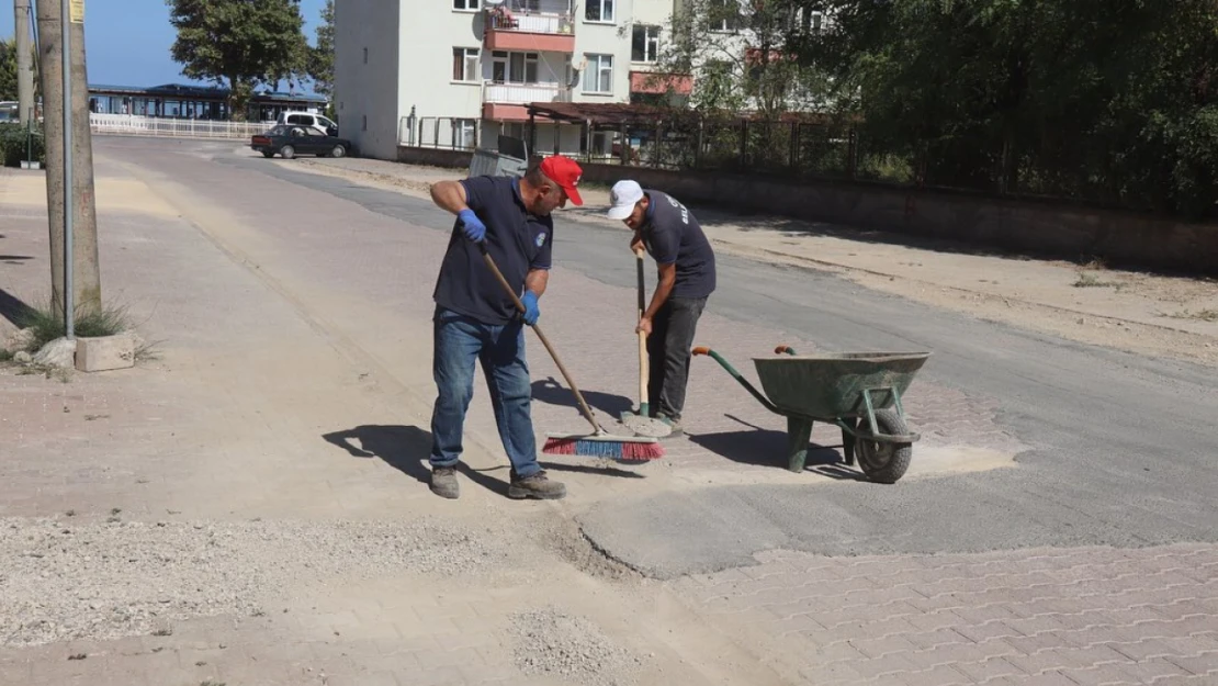 Cide Belediyesi sahada çalışıyor