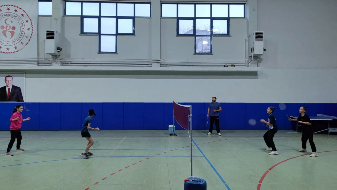 Cide'de Badminton Antrenmanları Sürüyor