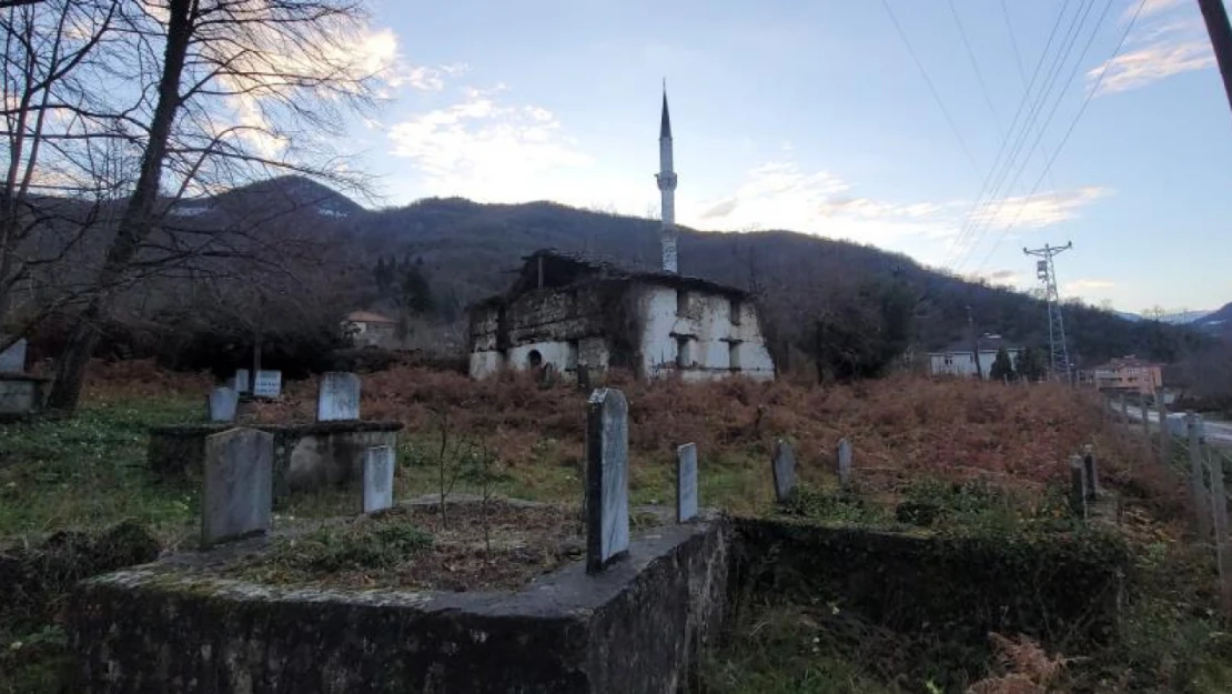 Cide'deki 600 yıllık tarihi cami talan edildi