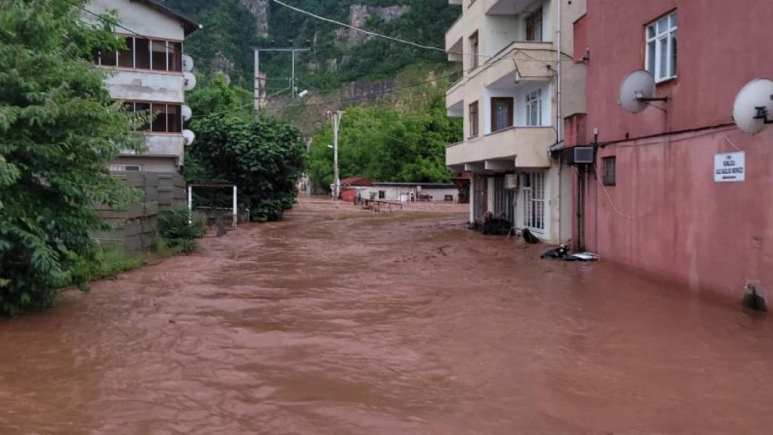 Cide Kaymakamı Tuncay Karataş: 'Çok şükür can kaybımız yok'