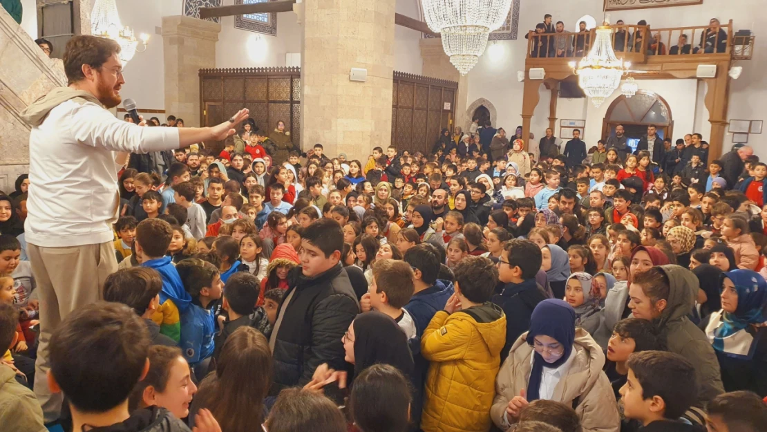 Çocuklar Gençlik Cami Buluşmasında Bir Araya Geldi