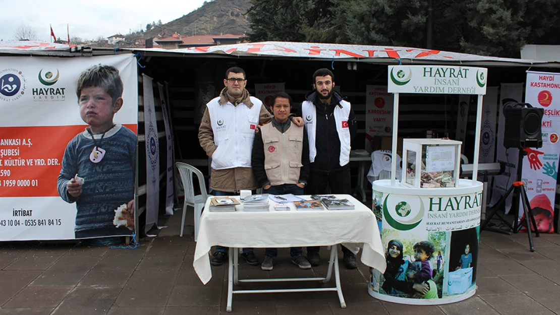 Çocuklar kumbaralarını Bayırbucak Türkmenleri için kırdı