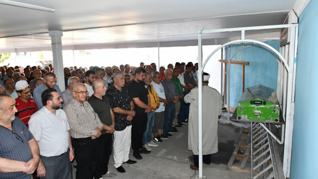 Çöp kamyonunun sürüklediği yaşlı adam toprağa verildi