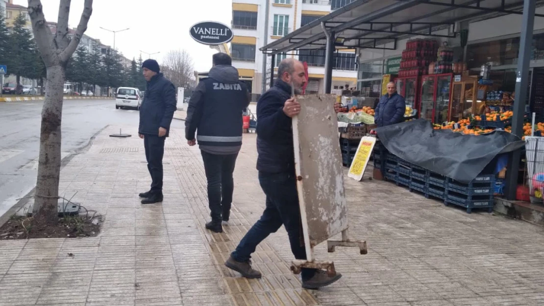 Çorum Belediyesi'nden Esnaflara 'Duyarlılık' Çağrısı: Tabelalar Kaldırıldı