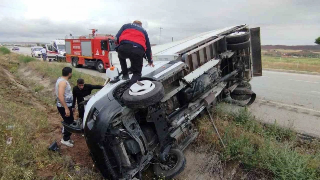 Devrilen Kamyonetin Sürücüsü Yaralandı